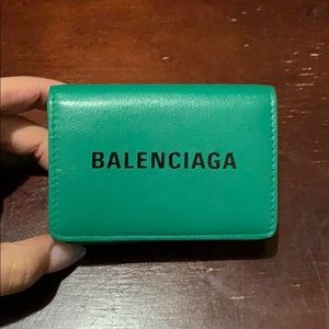 Balenciaga Wallet 💵💚